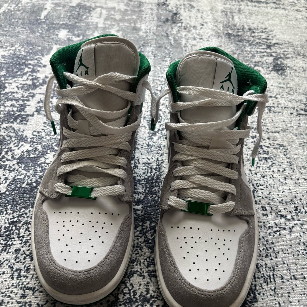 Jordan 1 Mid SE